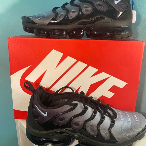 🔴SOLD🔴Super Clean Nike Air VaporMax Plus in size 10 - Picture 5 of 7